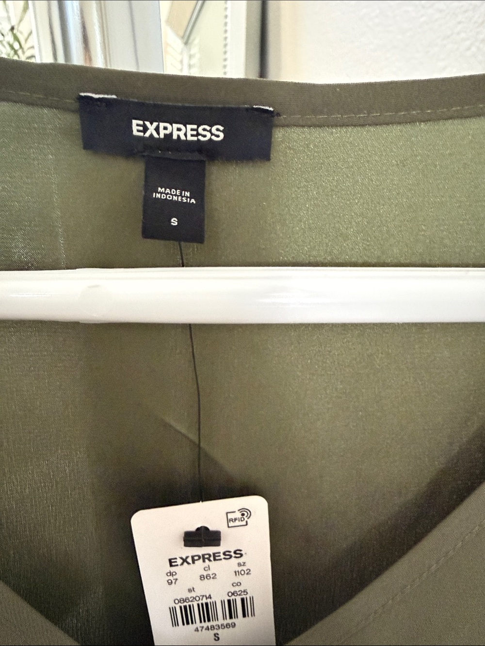 Express Olive Green V-Neck Cap Sleeve Blouse - Picture 2 of 6